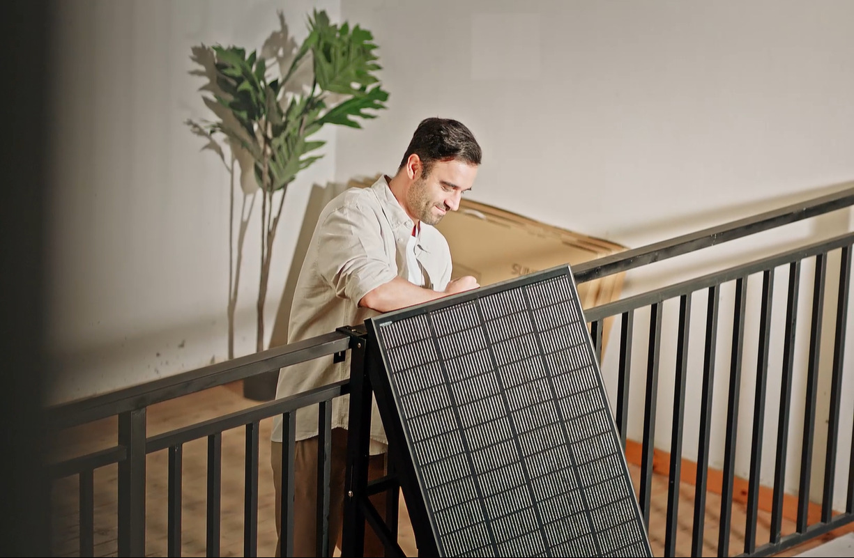Video: So einfach gelingt der Aufbau des leichten Sunshare Ray Solarmoduls mit nur 7,5 kg Gewicht